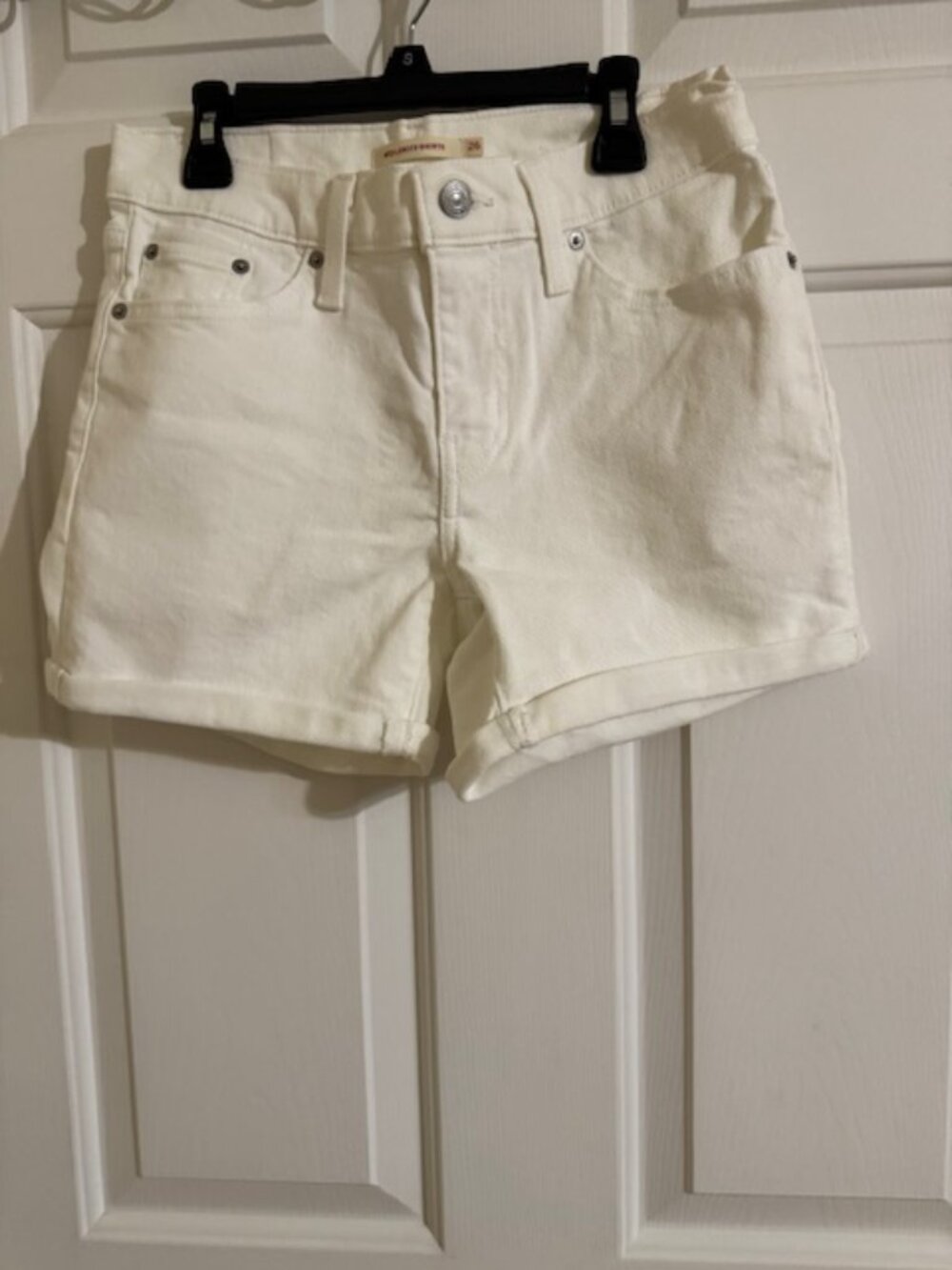 Levi's White Mid-Length Denim Shorts • Sz 26 • NWOT • Classic Fit